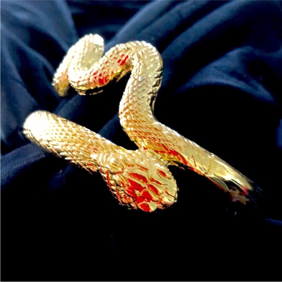 Bracelet  GOLD like snake bangle bracelet. - Picture 2 of 3